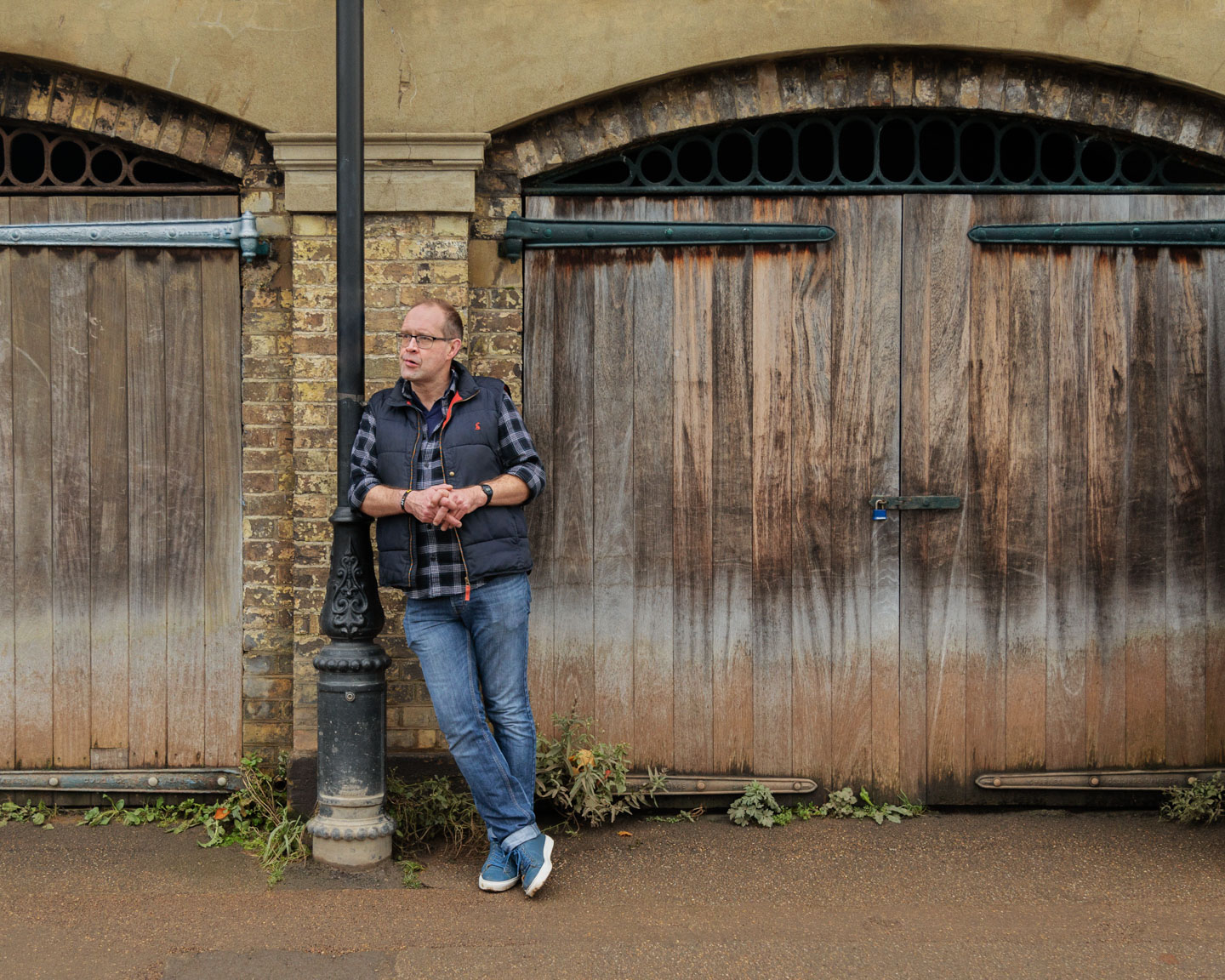Man leaning on a lamp post